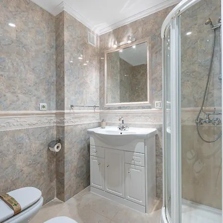 Apartment 797 Rentals- Renovado Piso En El Paseo Maritimo