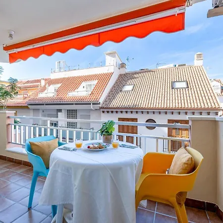 Apartment 797 Rentals- Renovado Piso En El Paseo Maritimo