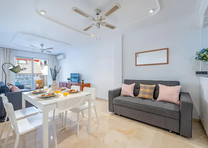 797 Rentals- Renovado Piso En El Paseo Maritimo