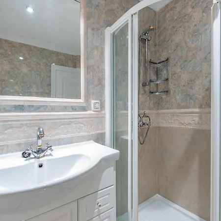 797 Rentals- Renovado Piso En El Paseo Maritimo *