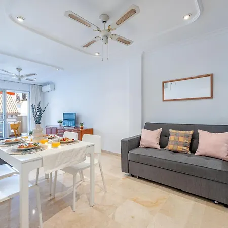 797 Rentals- Renovado Piso En El Paseo Maritimo