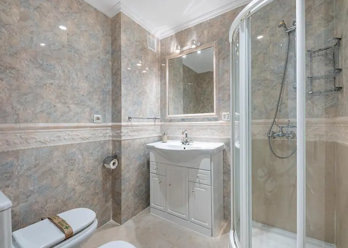 Apartment 797 Rentals- Renovado Piso En El Paseo Maritimo