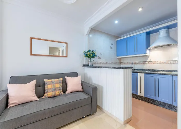 797 Rentals- Renovado Piso En El Paseo Maritimo フエンヒロラ