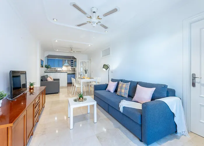 797 Rentals- Renovado Piso En El Paseo Maritimo *