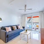 アパート 797 Rentals- Renovado Piso En El Paseo Maritimo フエンヒロラ